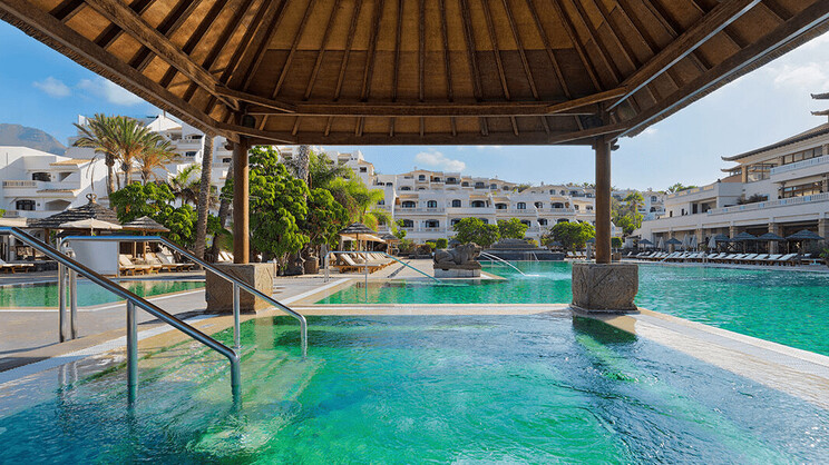 Regency Country Club Apartment Suites